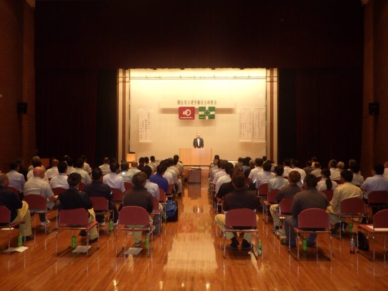 全国労働安全週間に伴い、労働安全研修会を実施しました。