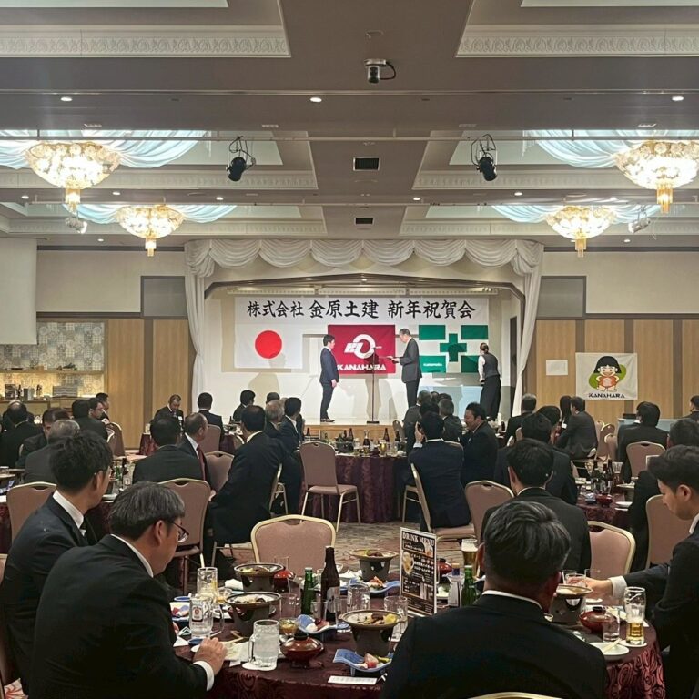 金原土建・親匠会並びに、協力会社合同による安全祈願祭と新年祝賀会を開催しました