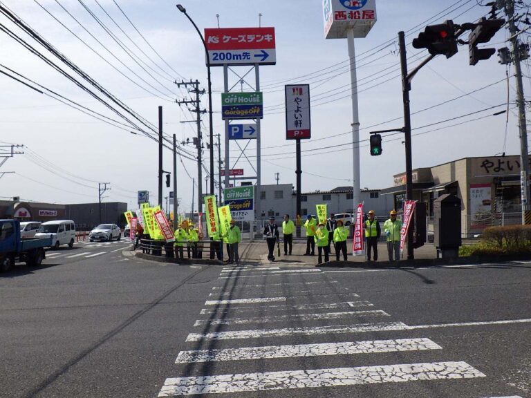 4月13日（月）、春の交通安全運動の一環として街頭キャンペーンに参加しました。